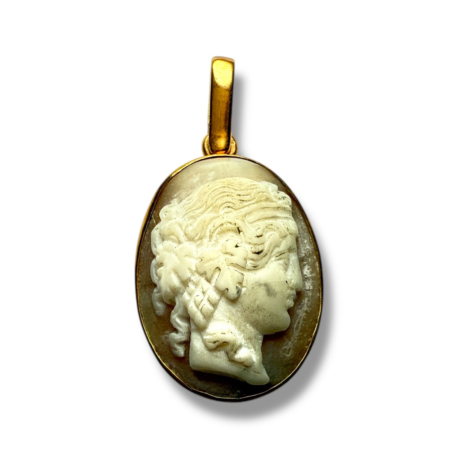 9k gold glass cameo pendant