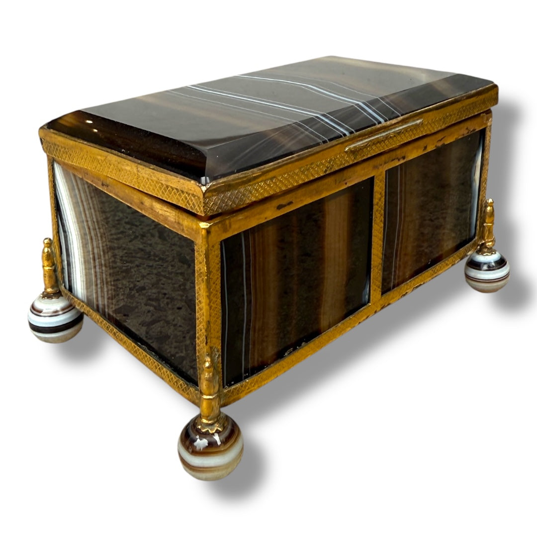 Elegant Agate Box with Gilded Mount – The Perfect Luxury Gift