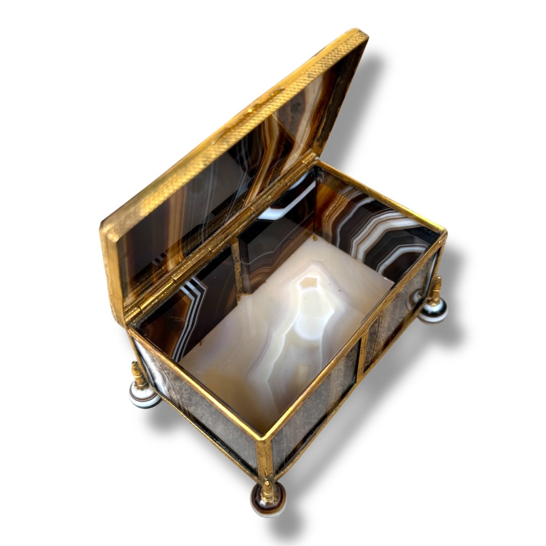 Elegant Agate Box with Gilded Mount – The Perfect Luxury Gift