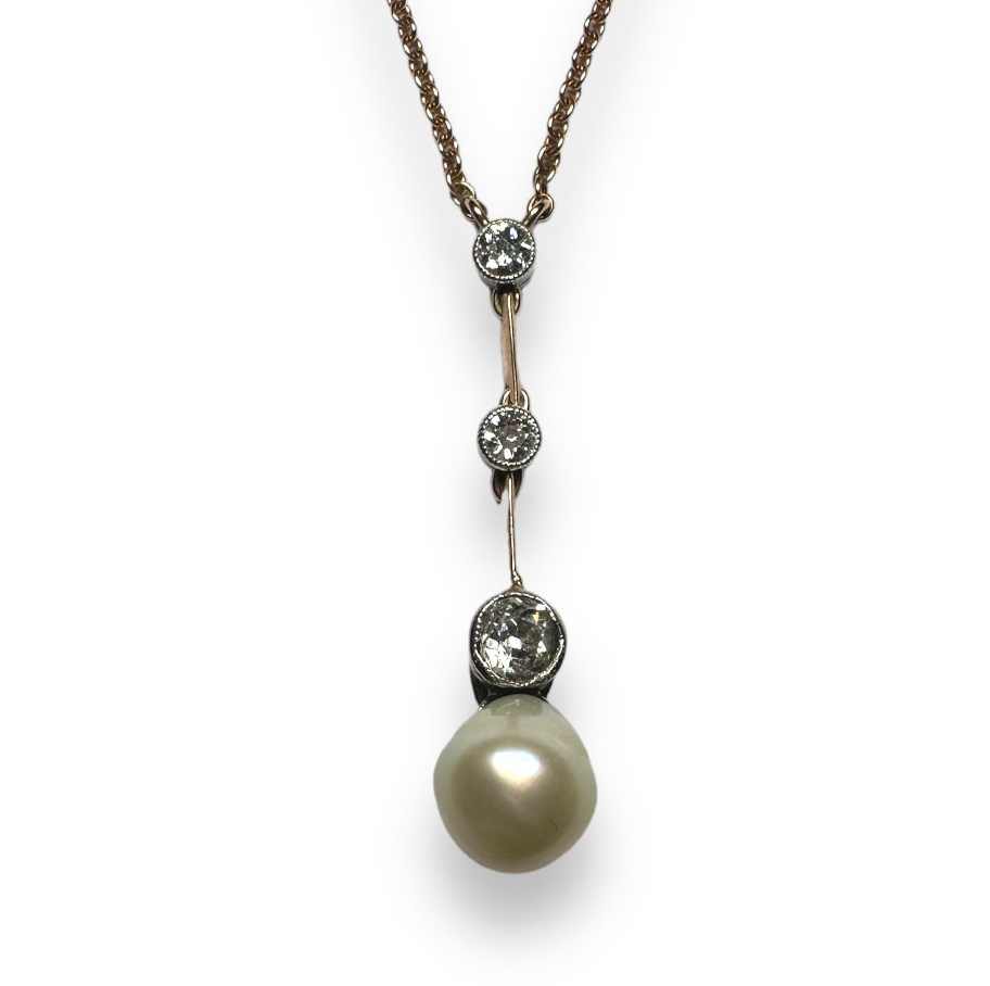 Pearl and diamond neckless