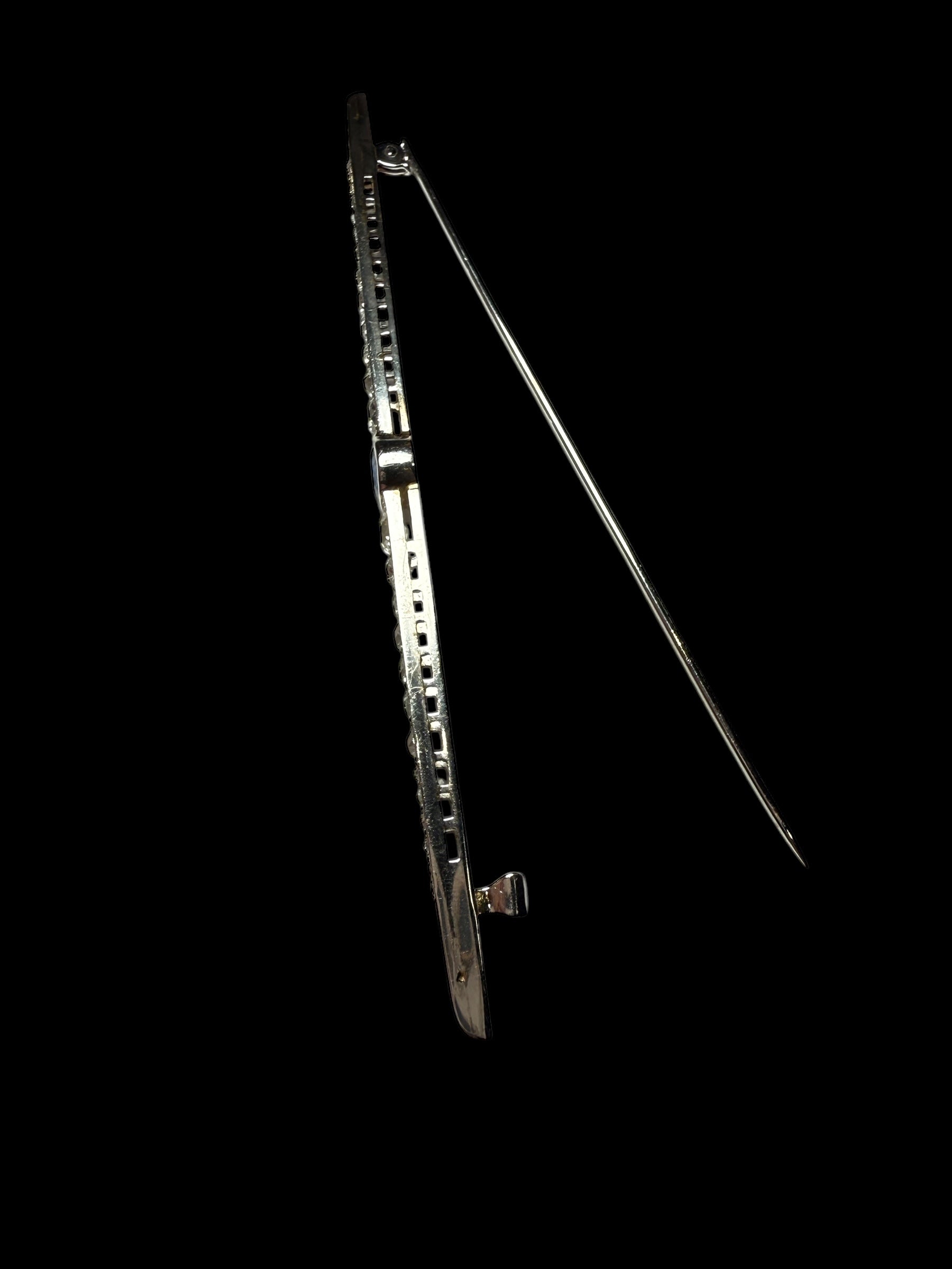 Sapphire and diamonds brooch