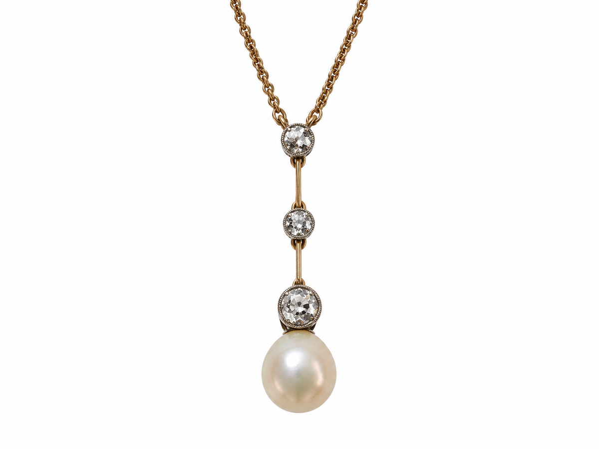 Pearl and diamond neckless