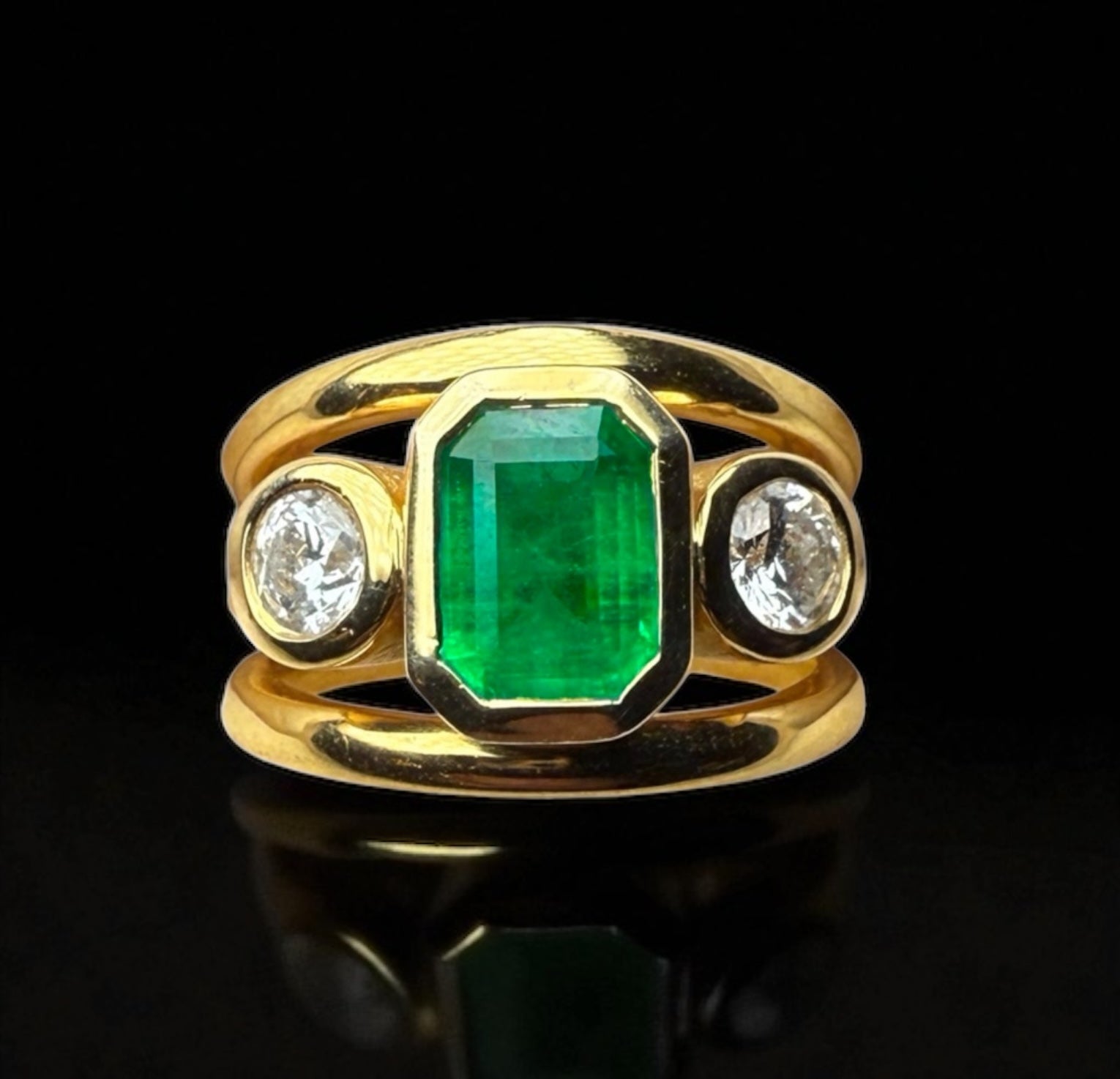 18kt Yellow Gold Ring with Emerald-Cut Emerald & Diamond Accents – Customisable Gemstone Options