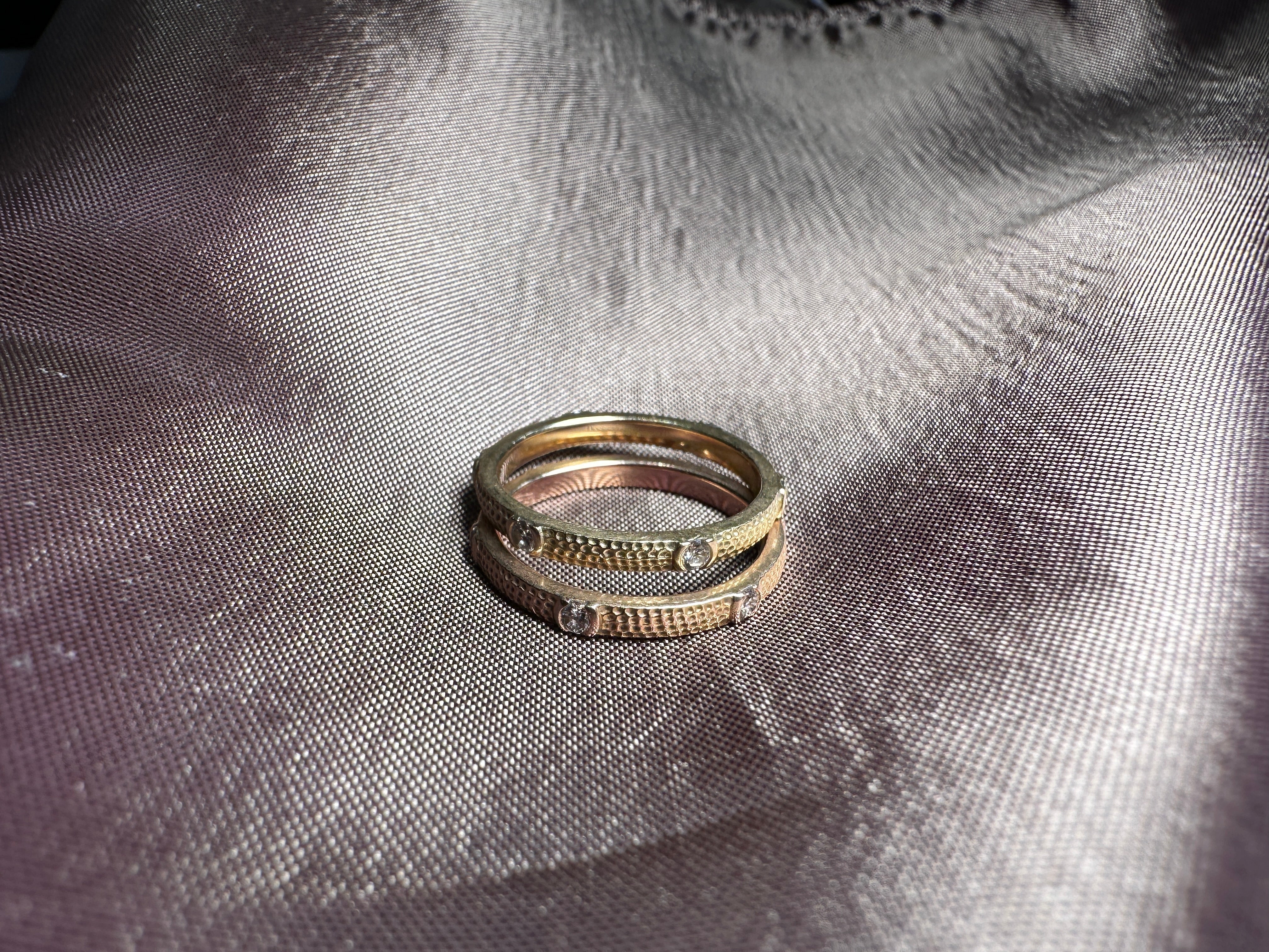 SMALL BAND IN YELLOW GOLD 6 diamond