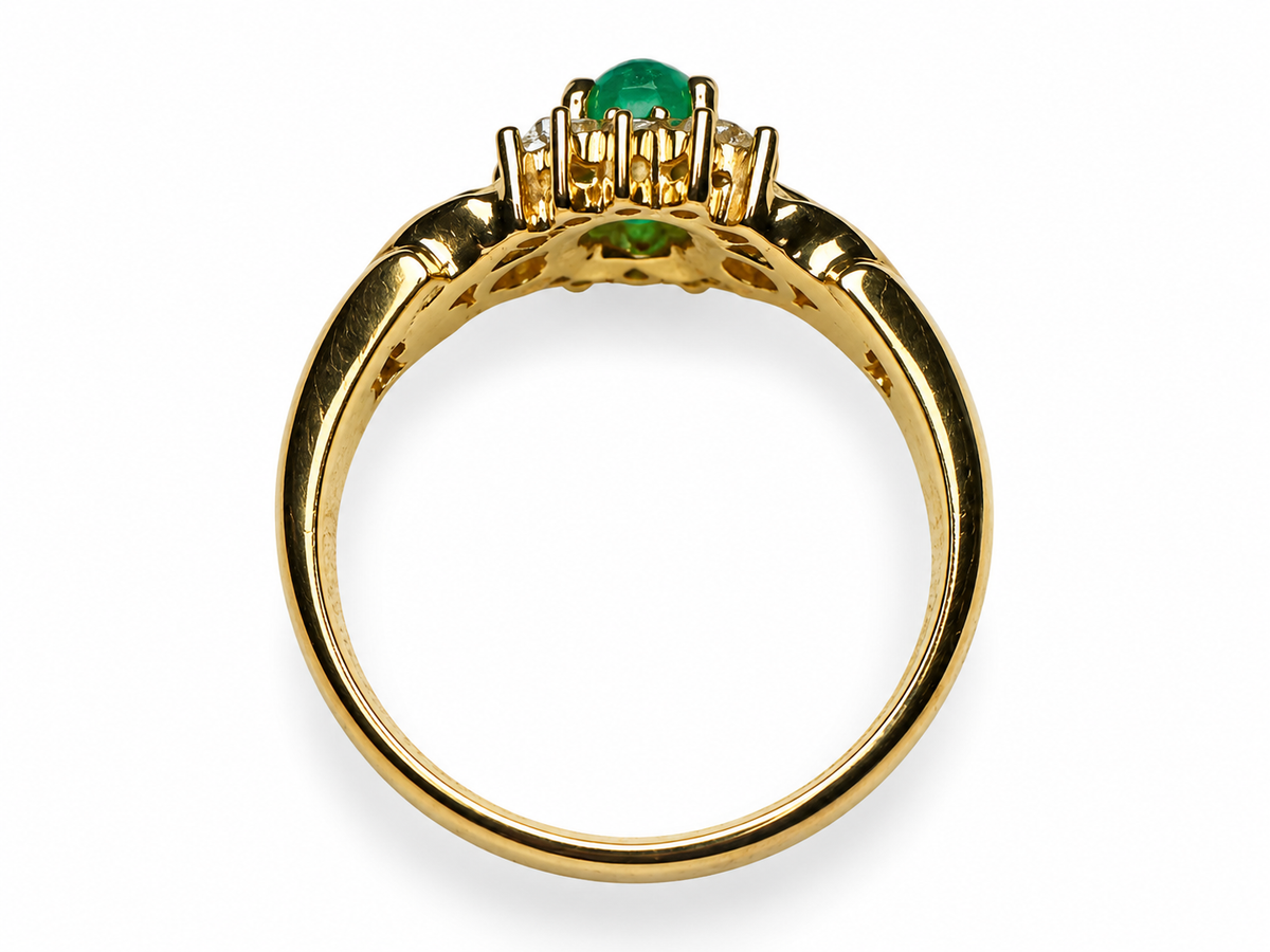 Emerald and diamond ring