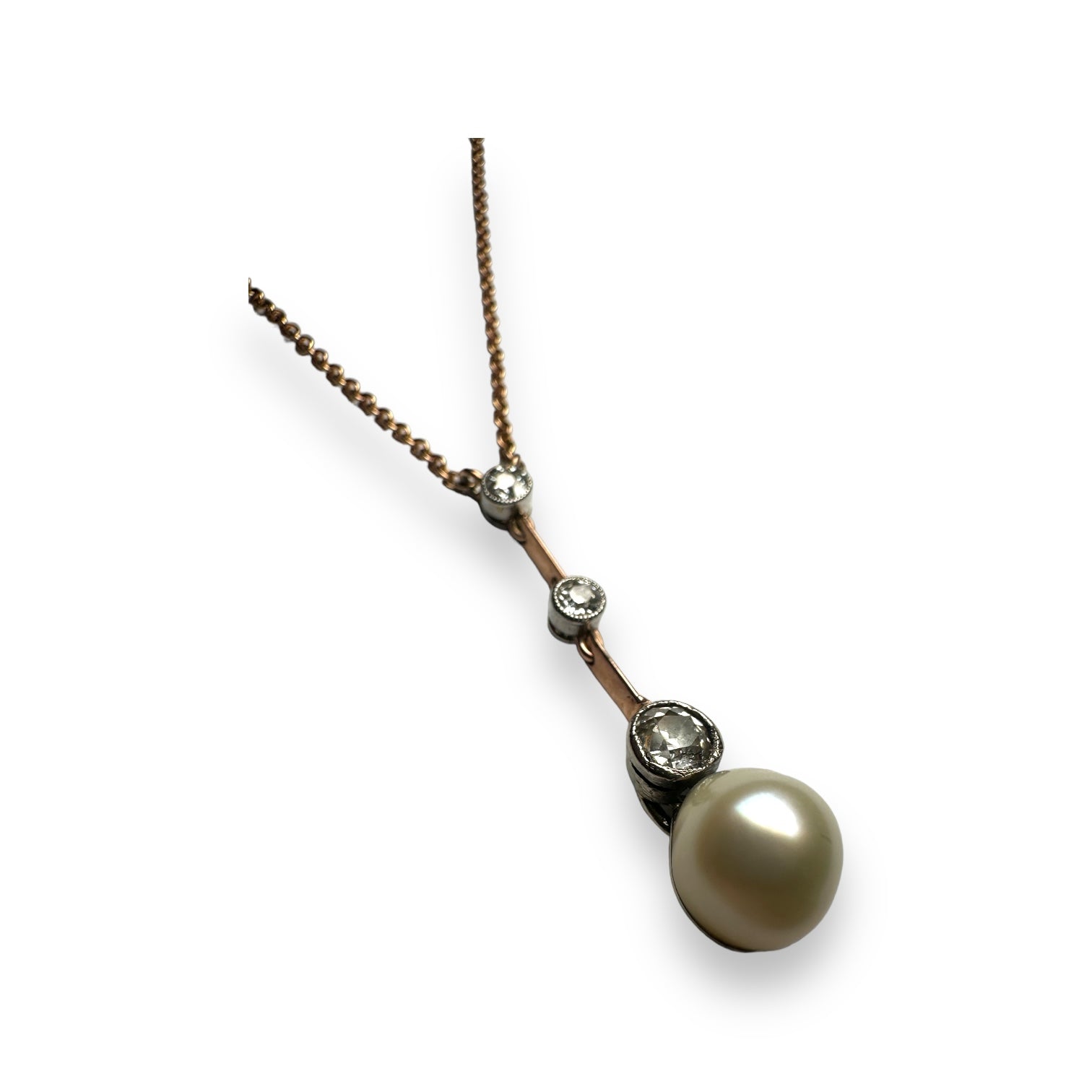 Pearl and diamond neckless