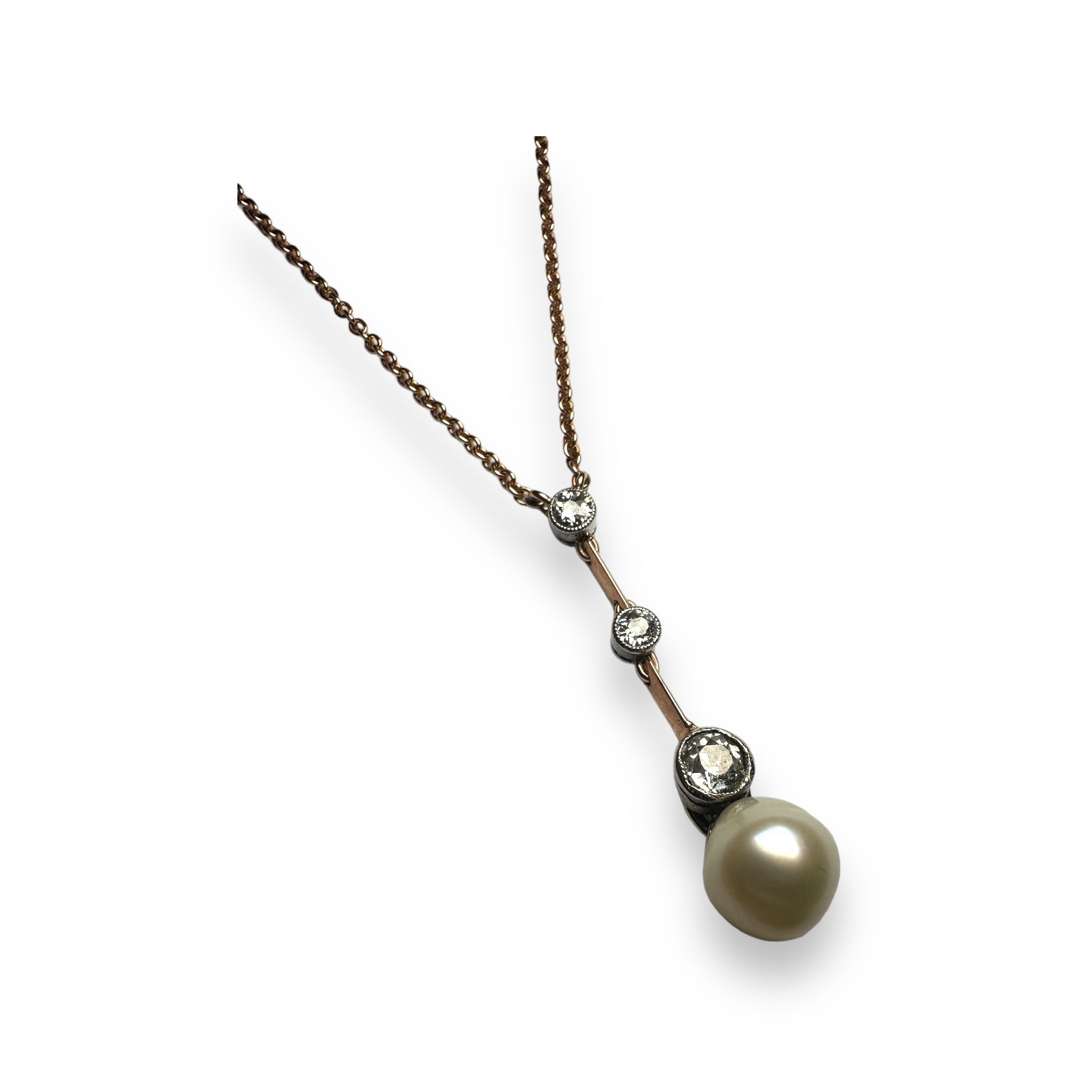 Pearl and diamond neckless