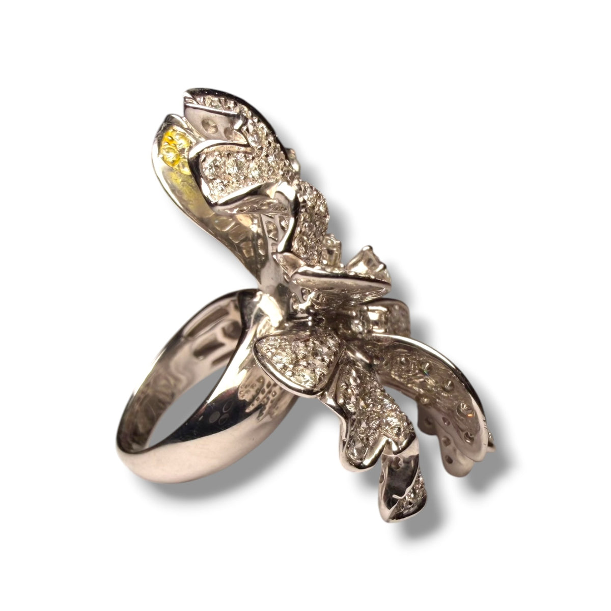 Vintage Diamond Flower Ring in 18k White Gold