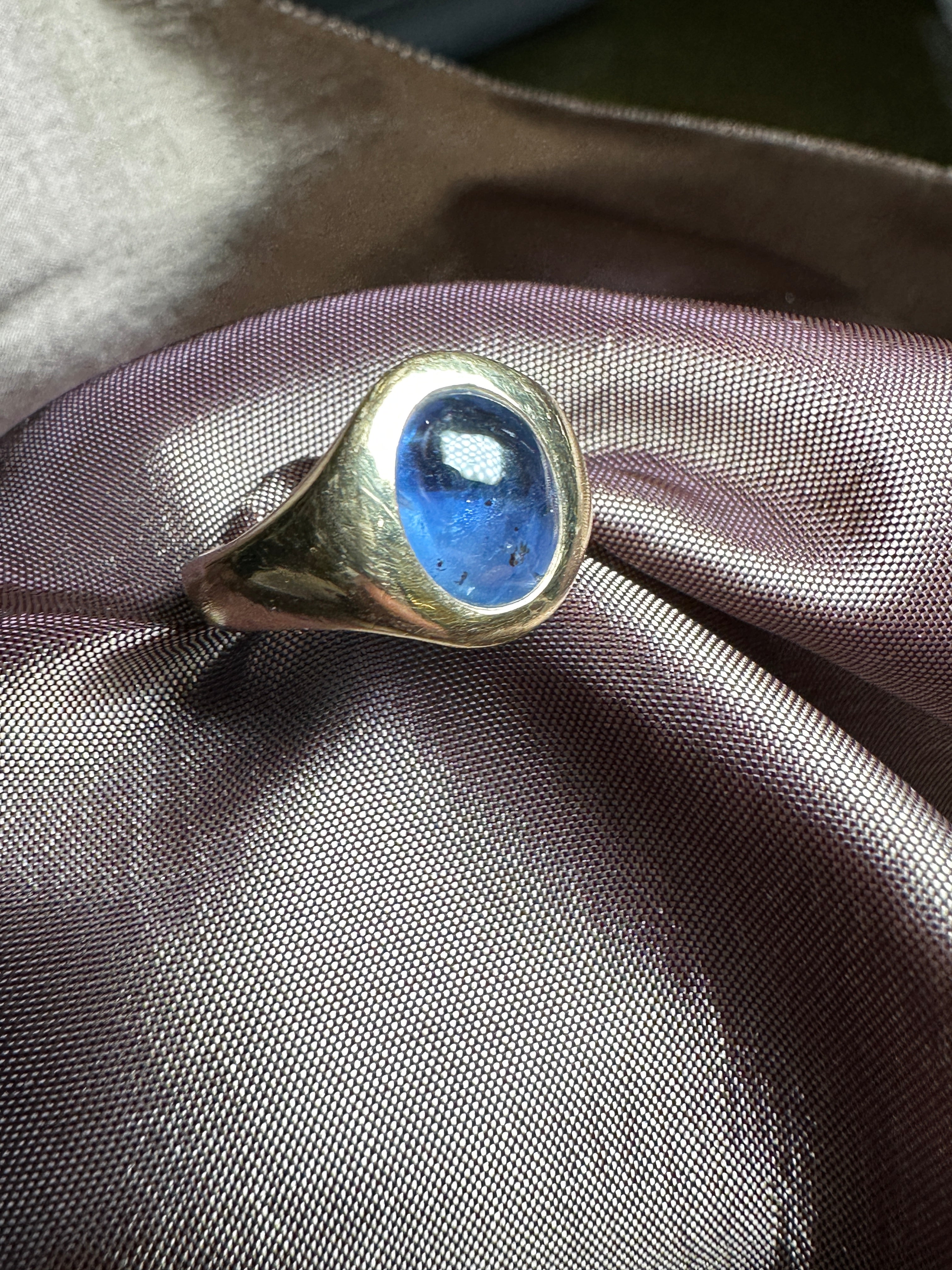 Sapphire gold ring