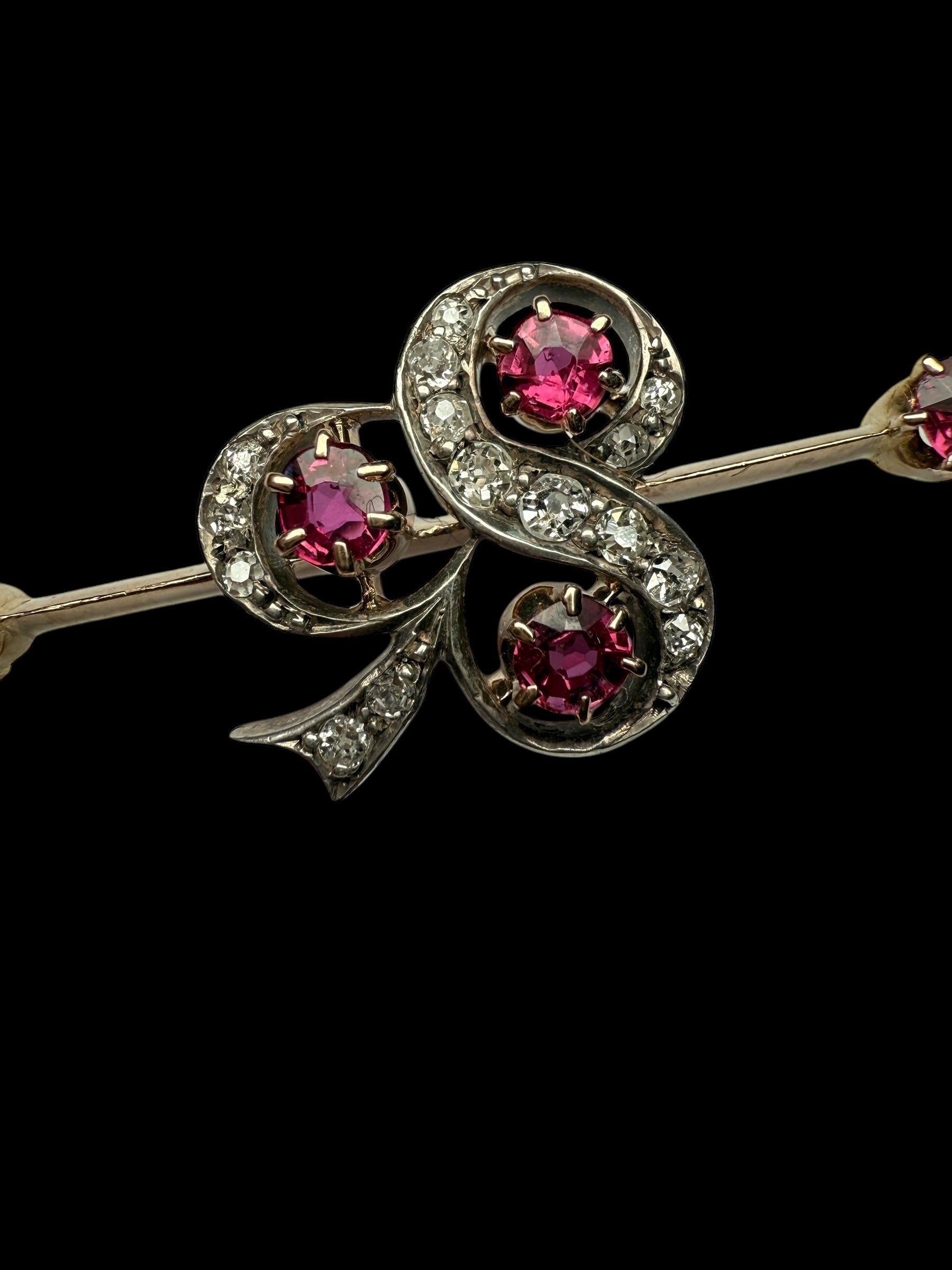 Spinel and diamonds brooch