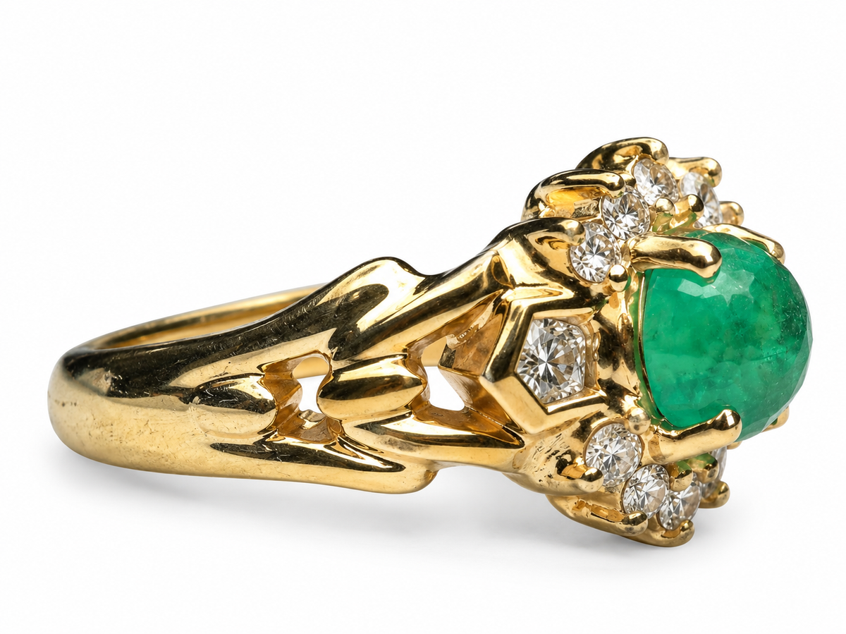Emerald and diamond ring