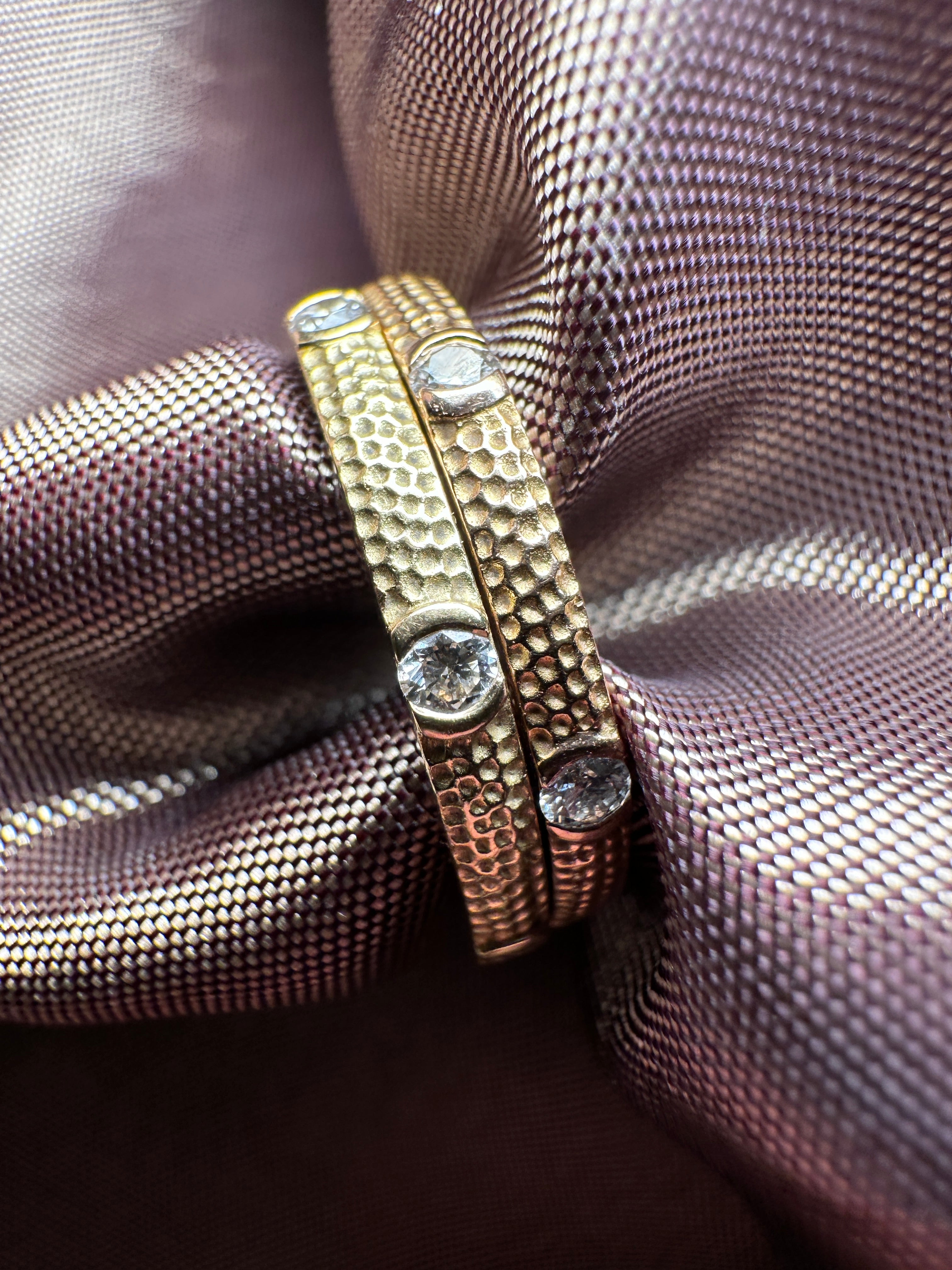 SMALL BAND IN YELLOW GOLD 6 diamond