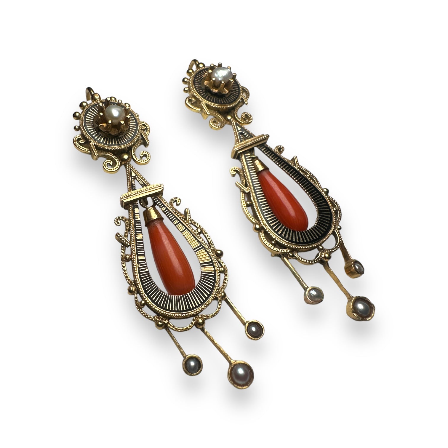 Coral and pearls gold earrings