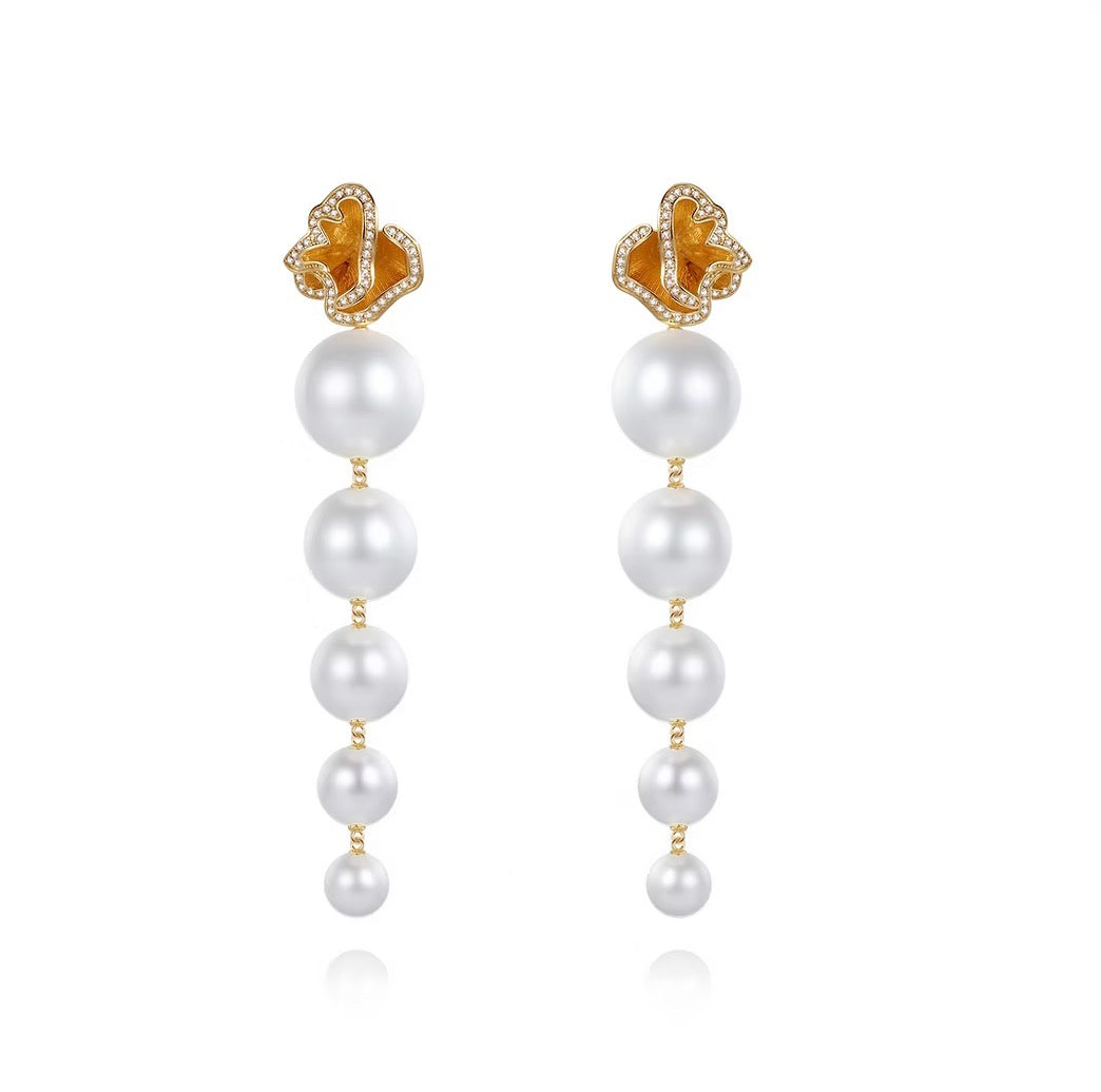 Quintessence Swing Pearl Earrings
