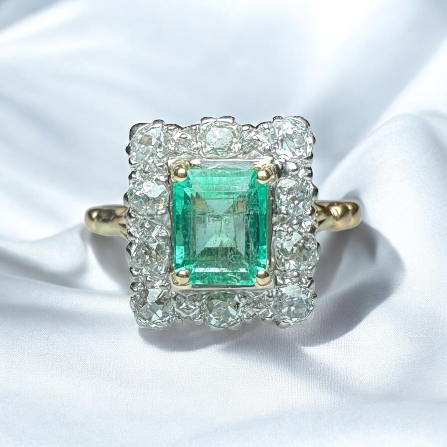Emerald and Diamond Cluster engagement Ring | 18k Gold 