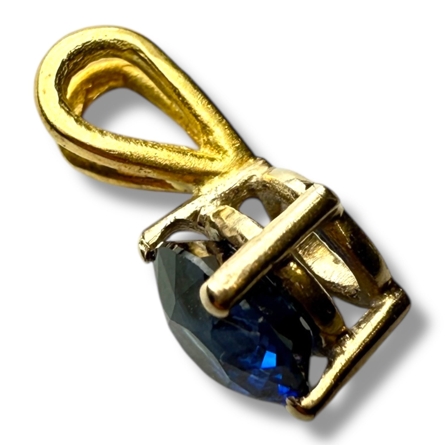 Sapphire pendant
