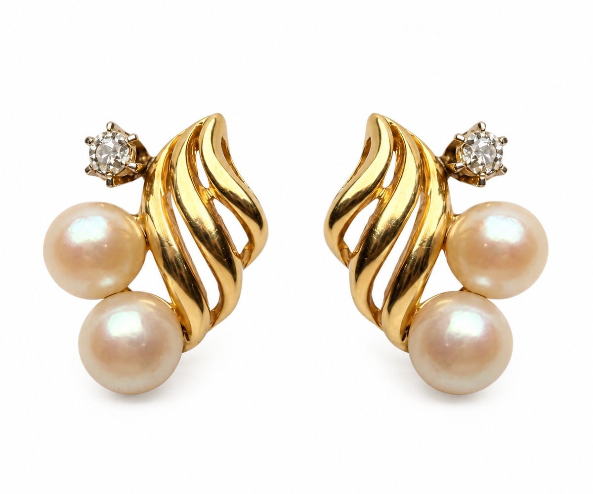Pearl and diamond earring