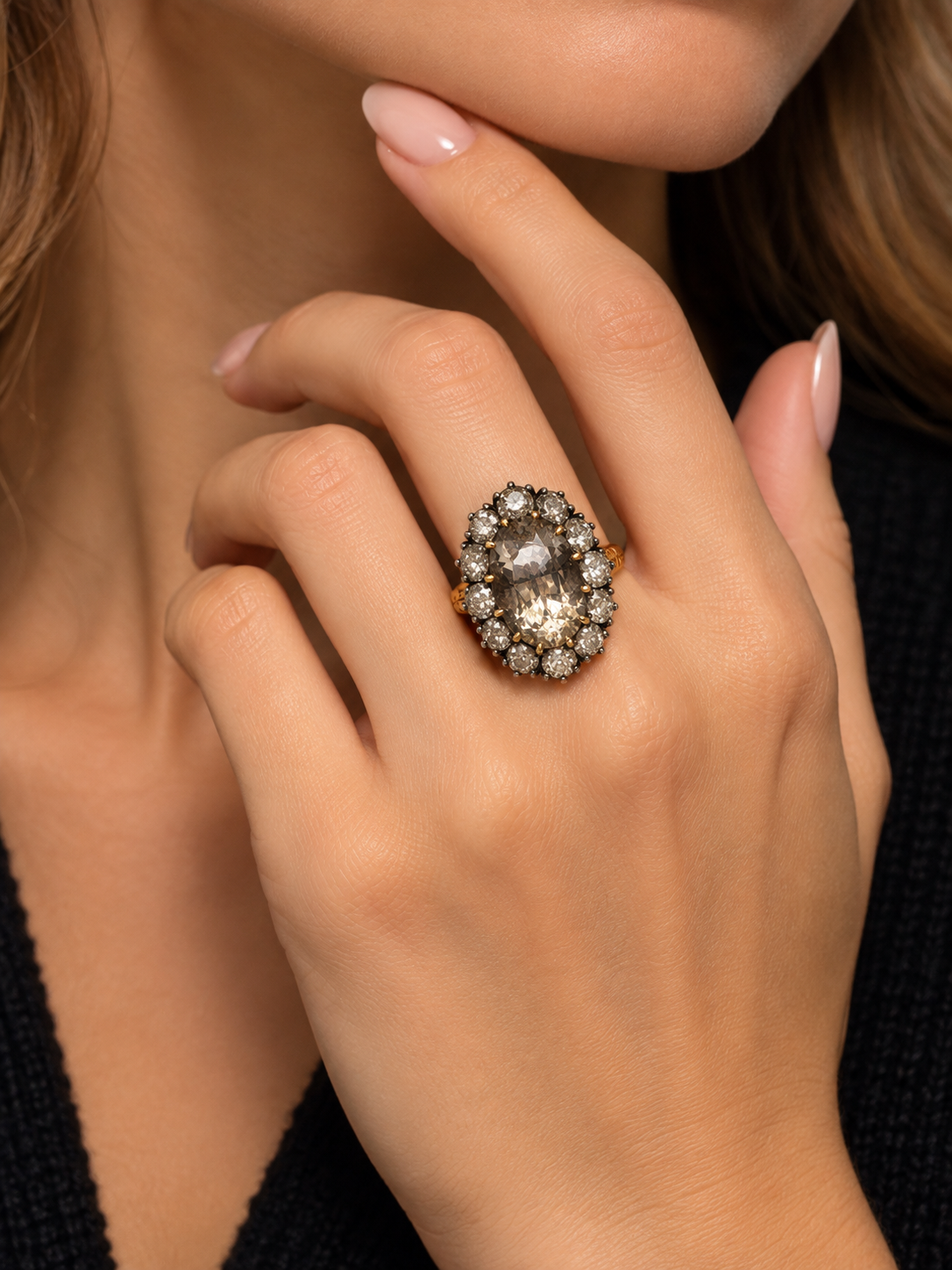 Bague marguerite en or 18 carats, topaze 8,30 carats et diamants 3,29 carats
