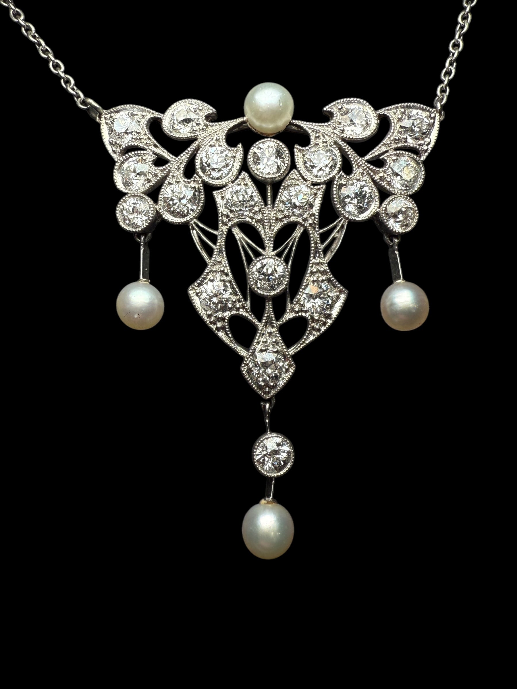 Diamonds and pearls necklace