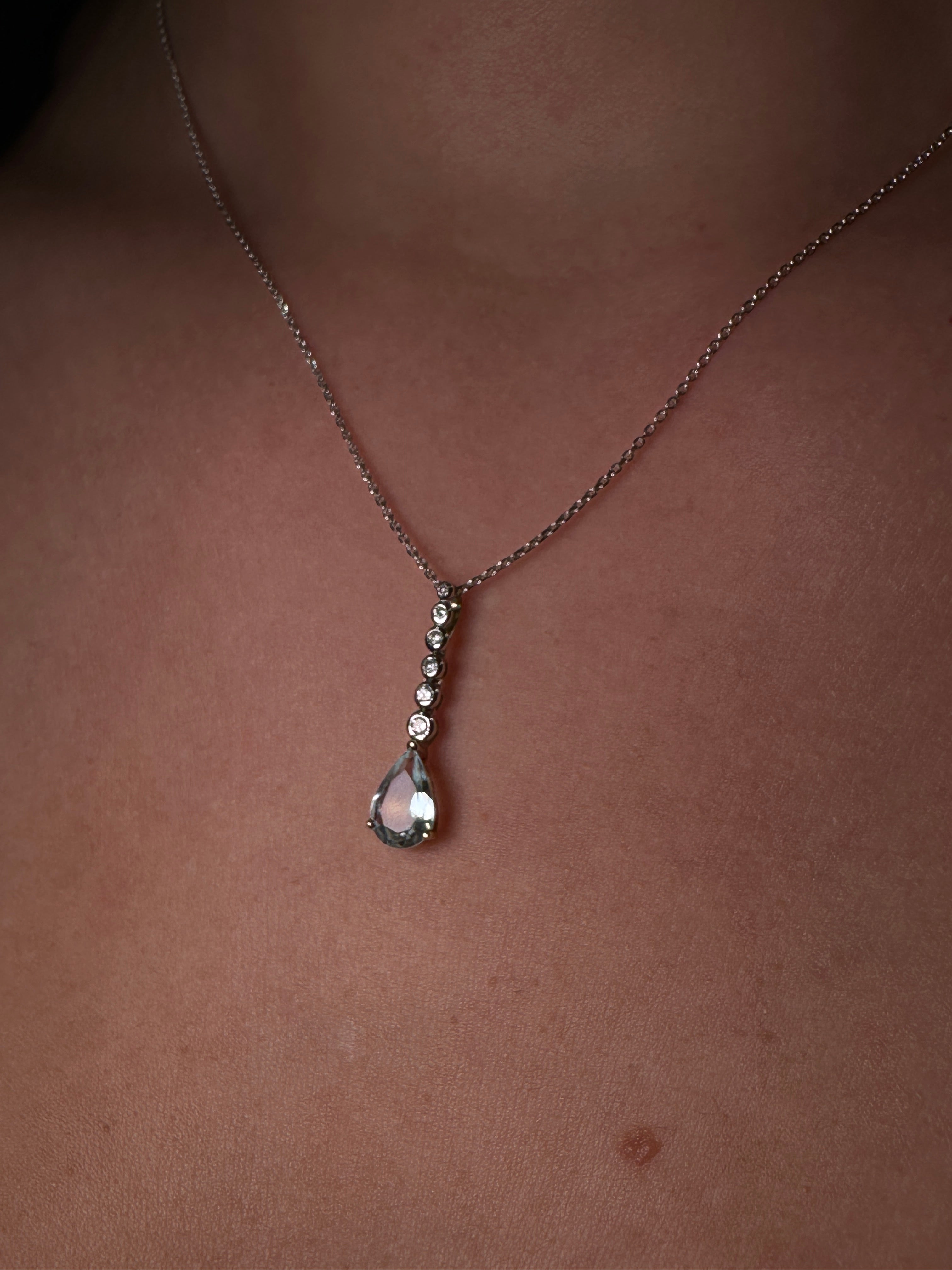 18k aquamarine gold pendant