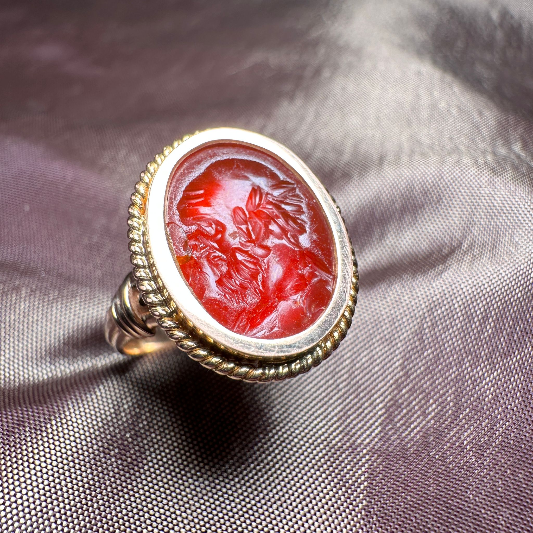 Intaglio ring