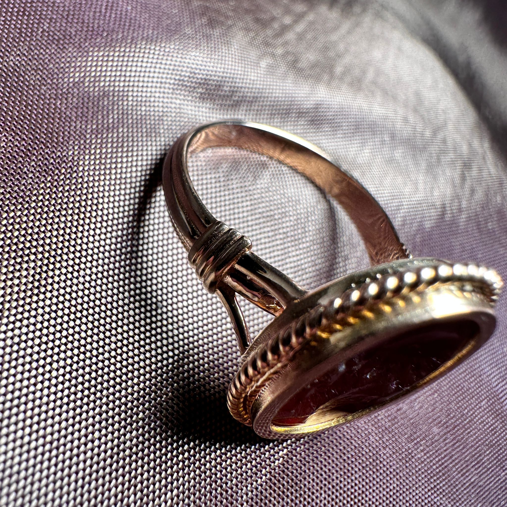 Intaglio ring